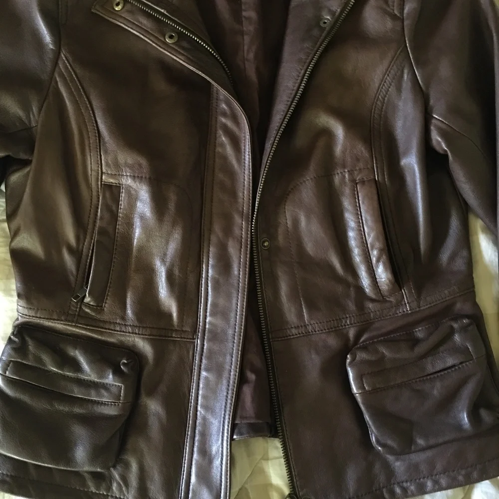 Gianni Bini Buttery Soft Luxurious Tailored Classic leather jacket